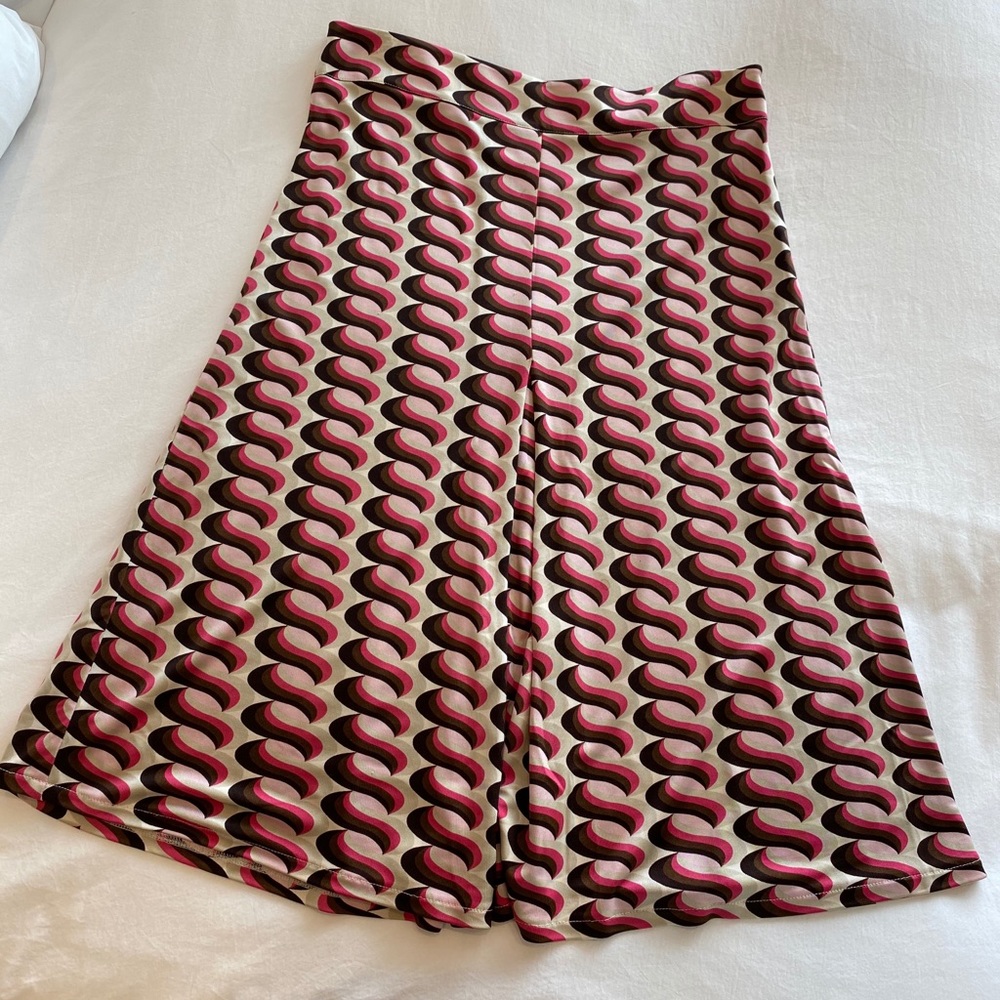 Omnia mid length skirt